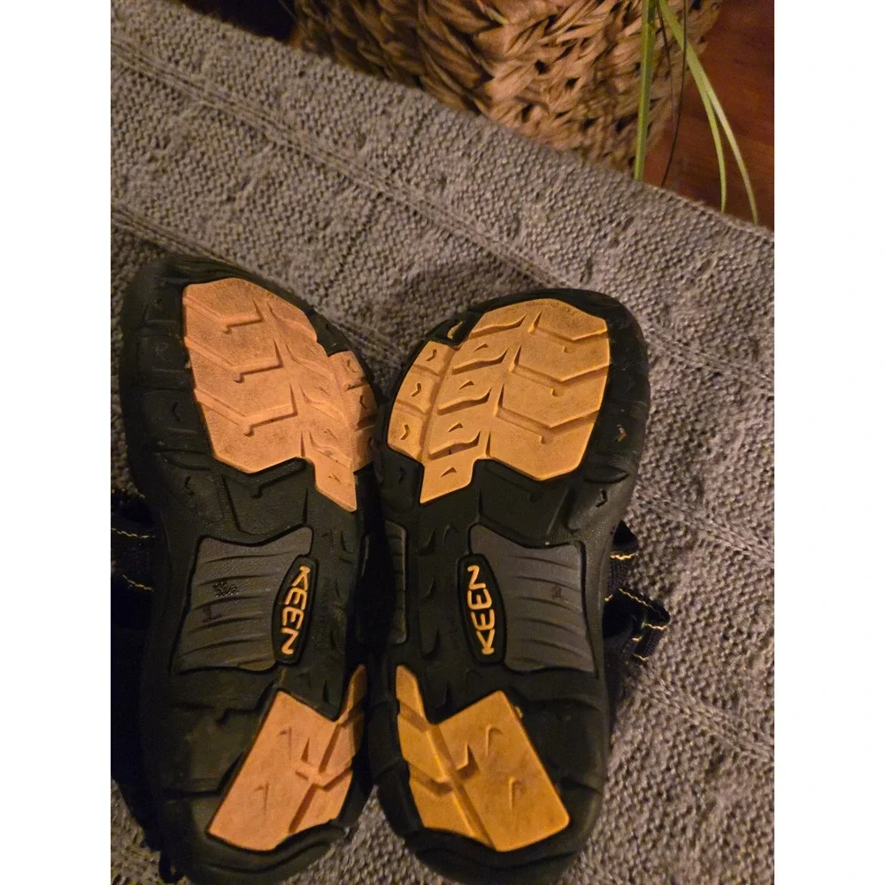 KEEN -Newport H2 Kids Waterproof Sandals Black Yellow Sport Hiking Shoes Size 5